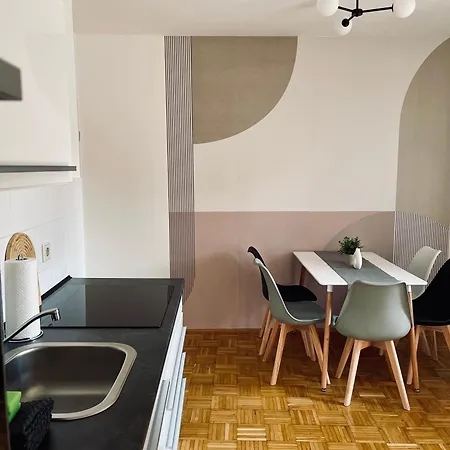 Apartment Design Yogaloft Mit Fitnessgeraeten - Waschmaschine - Einzelgarage