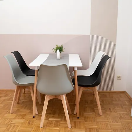 Apartment Design Yogaloft Mit Fitnessgeraeten - Waschmaschine - Einzelgarage Pirna