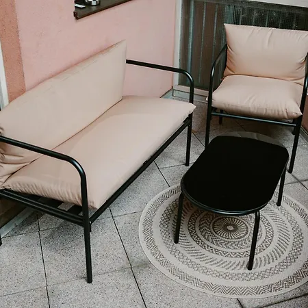 Design Yogaloft Mit Fitnessgeraeten - Waschmaschine - Einzelgarage Apartment Pirna